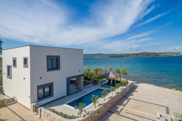 照片显示了位于Pašman市的Royal House 1物件。
