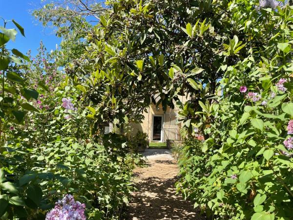 Na foto é possível ver o objeto Petite maison de ville avec jardin quartier calme localizado na cidade de Nîmes.