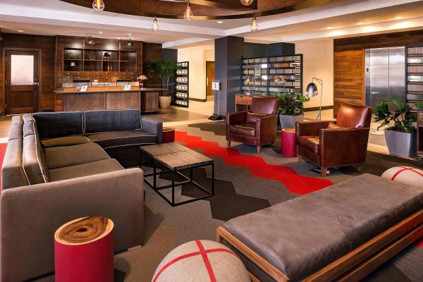 På billedet ses objektet Radisson Hotel Detroit Metro Airport beliggende i byen Romulus.