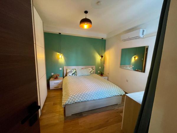 Airport Accommodation Bedroom with your own private Bathroom Self Check In and Self Check Out Air-condition Included, Mqabba