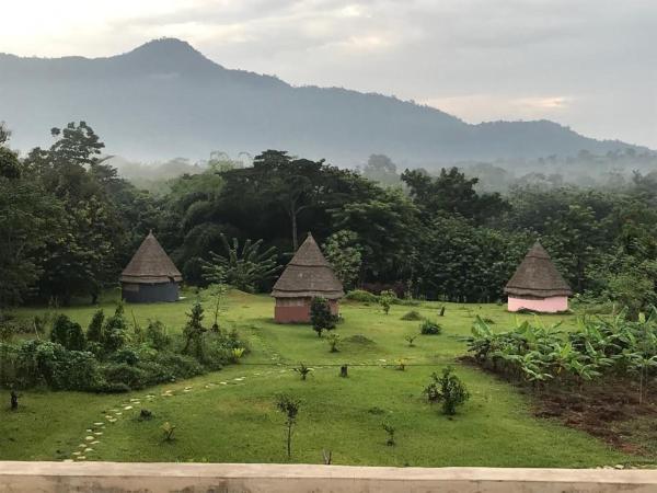 A la foto es mostra l'objecte REFUGE du MONT AGOU situat a la ciutat de Liatonou.