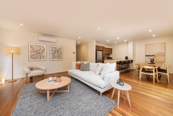 Esplanade Escape To The Brighton Beach Boxes - Bayside City