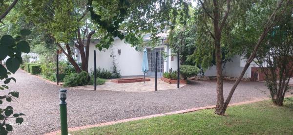 DRIFTWOOD BOUTIQUE BED AND BREAKFAST, Lobatse