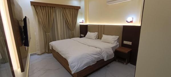 A la foto es mostra l'objecte The Banaras Hotel situat a la ciutat de Varanasi.