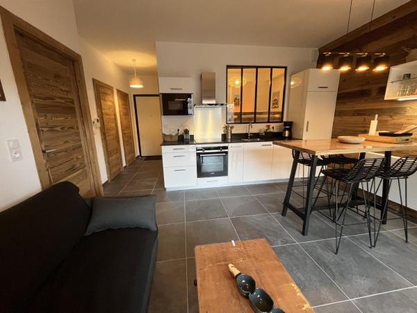 Na fotografii je vidět objekt Châtel: Appartement neuf 4 pers, terrasse, parking, local à skis, wifi, ménage inclus - FR-1-198-261 nacházející se ve městě Châtel.