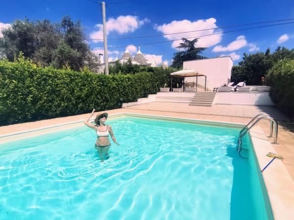 Trulli And Pool - I Cactus - Cisternino
