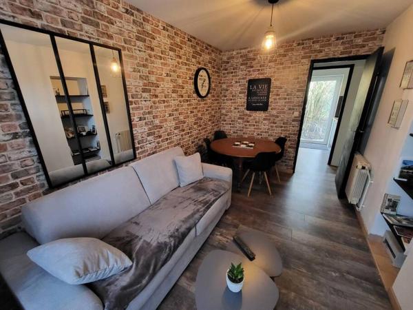 A la foto es mostra l'objecte Le Cosy de la Fanière situat a la ciutat de Yvré-lʼÉvêque.