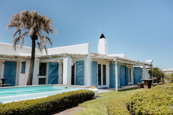 A la foto es mostra l'objecte Djis Tjil situat a la ciutat de Paternoster.