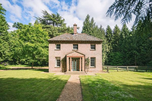 A la foto es mostra l'objecte Bears Cottage situat a la ciutat de Fulmodeston.