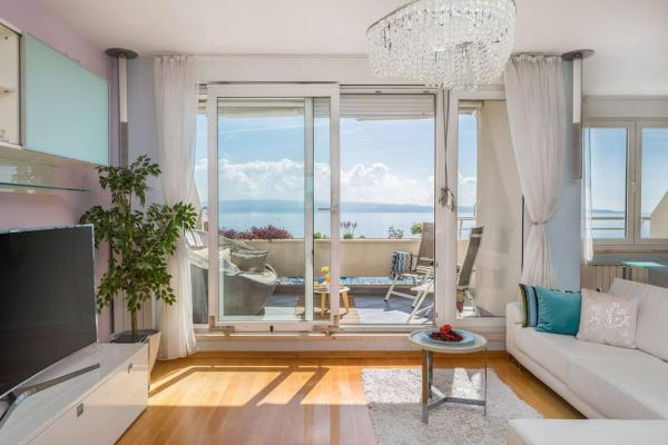 На фото показан объект Brilliant Blue Luxury Apartment, расположенный в городе Сплит.