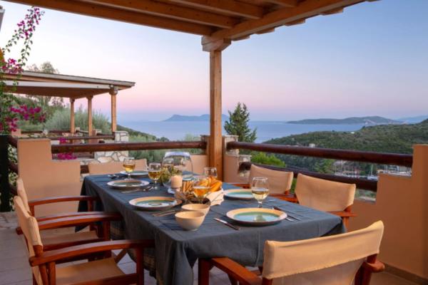 På billedet ses objektet Villa Giancarlo - Lovely Villa with Stone and Wood Elements in Sivota Bay beliggende i byen Sivota.