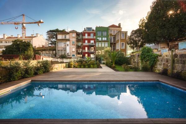 Cosy House Downtown Porto with swimming pool and AC, Porto