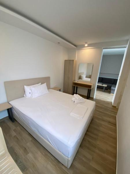 På bildet vises objektet Coral Boutique Apartments som ligger i byen Ofrínio.