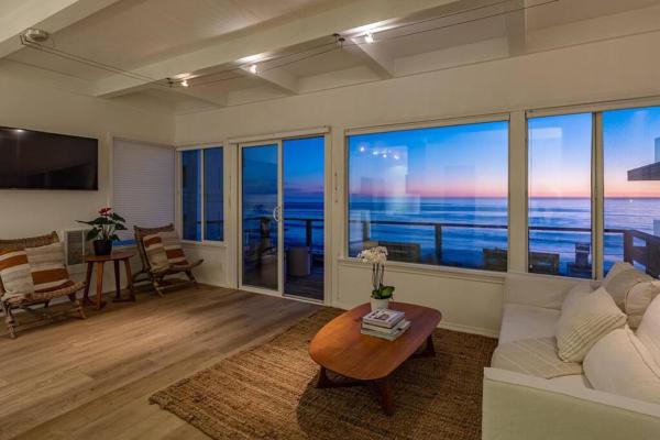 A la foto es mostra l'objecte Malibu Best Kept Secret situat a la ciutat de Solromar.