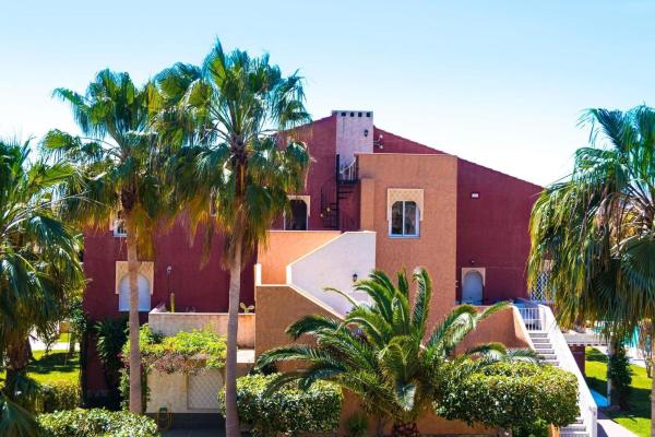 写真にはPlayas de Vera市にある1 Bed Flat-Sleeps 2-Parking-Wifi-Pool-Gardenが写っています。