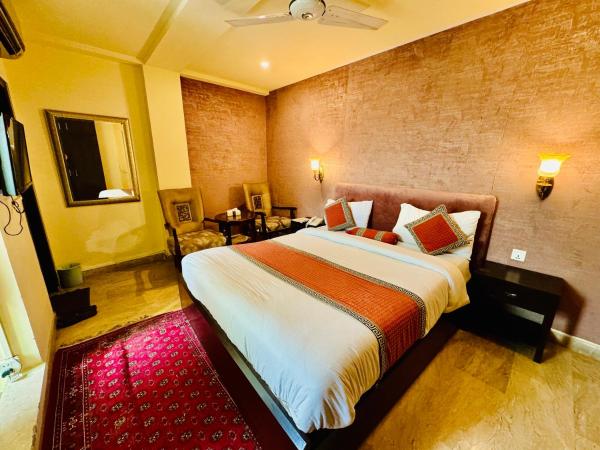 Shelton Hotel Lahore, Lahore