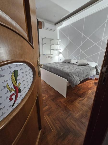 Na foto é possível ver o objeto B&B TERRONIA localizado na cidade de Naples.