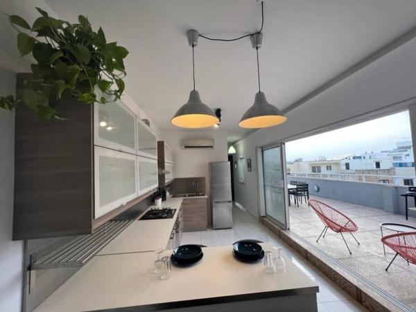 Nella foto è visibile l'oggetto Penthouse with Immense Outdoor Area situato nella città di Talʼ Uai.