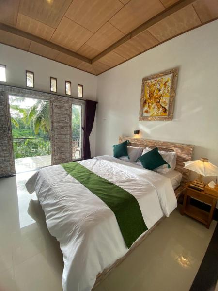 Op de foto is het object Umah Saren Homestay te zien, gelegen in de stad Undisan.