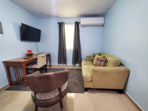 写真にはCatano市にあるSpacious 2 BR, fully equipped kitchen close to Ferry, Unit 5が写っています。