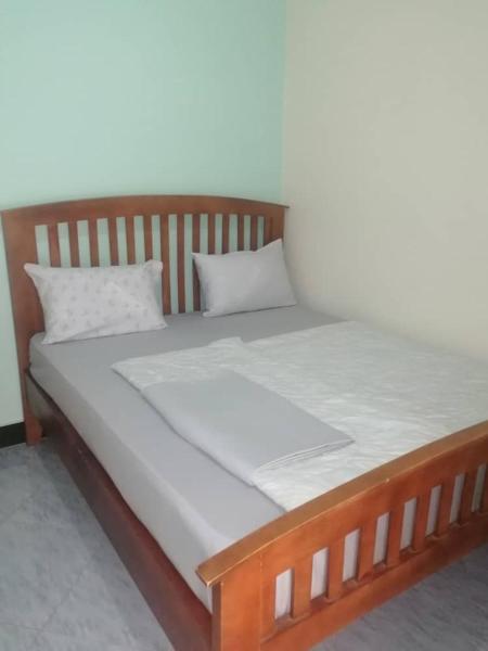 A la foto es mostra l'objecte Habermotel Enterprises Ltd situat a la ciutat de Entebbe.
