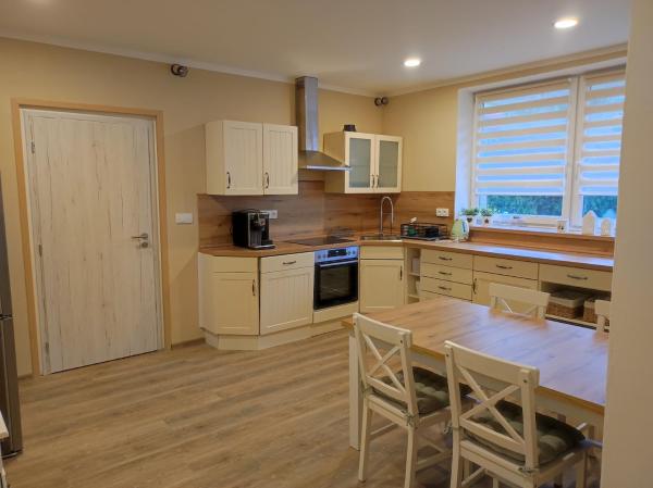 Na fotografii je vidět objekt Apartmán pro rodinu, kamarády nacházející se ve městě Adolfov.