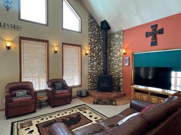 The Mountain House - Eagle Nest, NM