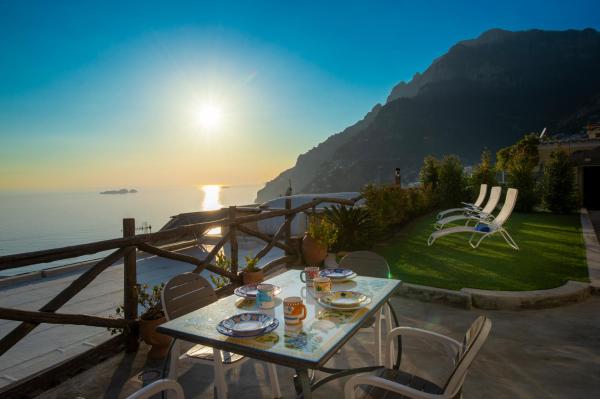 A la foto es mostra l'objecte Aria di Mare,near elevator, few steps, parking, garden situat a la ciutat de Positano.