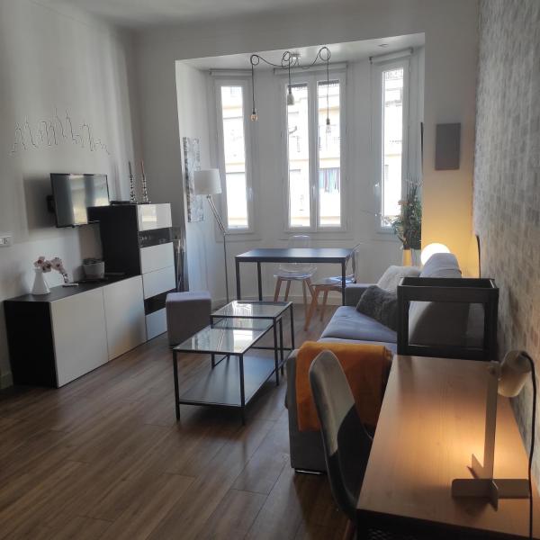 A la foto es mostra l'objecte Grand studio confortable au coeur de NICE situat a la ciutat de Niça.