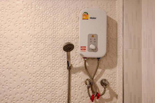 Dreibettzimmer mit Balkon — 24 m² - โรงแรมบ้านสุขซอย5
