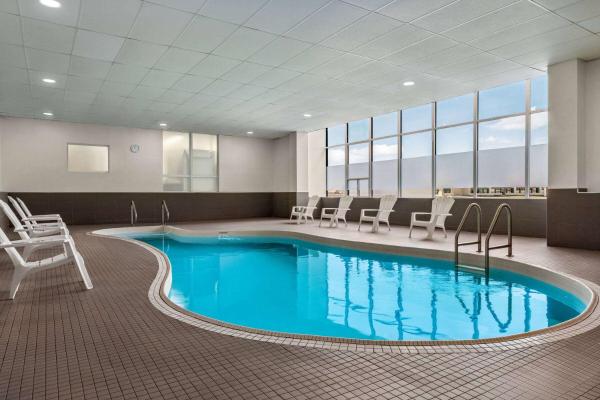 Foto 7: Ramada By Wyndham Niagara Falls near the Falls