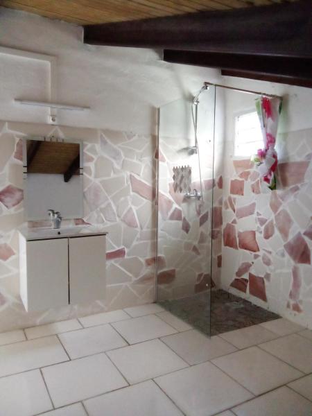 Foto 5: STUDIO / HAUT DE VILLA / / VUE SUR MER / SALONORAT