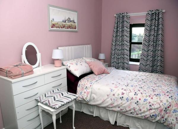 Na fotografii je vidět objekt 3 Bed Farmhouse - Sleeps 6 - Wifi - Parking nacházející se ve městě Omagh.