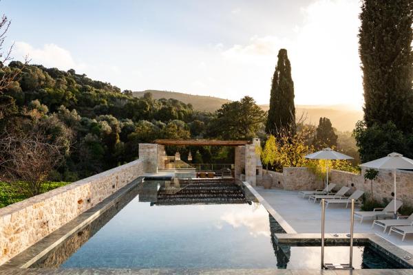 A la foto es mostra l'objecte Spartacus Villa, a Countryside Bohemian Retreat, By ThinkVilla situat a la ciutat de Khárkia.