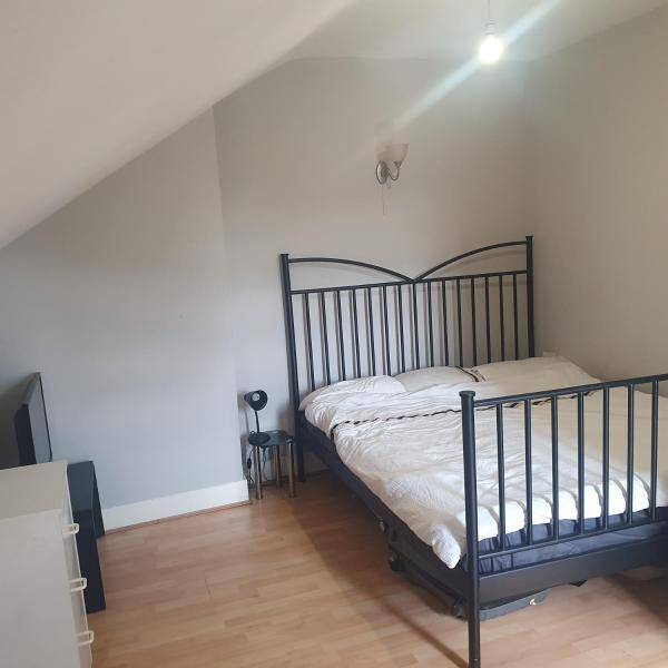A la foto es mostra l'objecte Flat with excellent transport links to central London. situat a la ciutat de Elmers End.