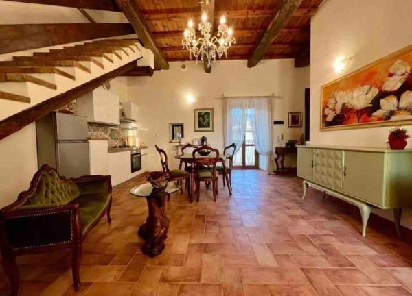 Op de foto is het object La Casina di Nada te zien, gelegen in de stad Massa Martana.