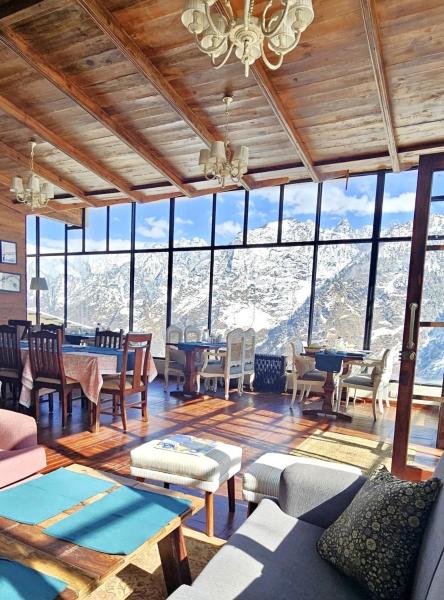 На фото показан объект Faraway Cottages, Auli, расположенный в городе Джошимат.