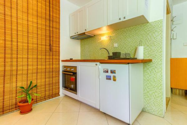 Bilde 3: Studio with shared garden 3 min walk to the beach