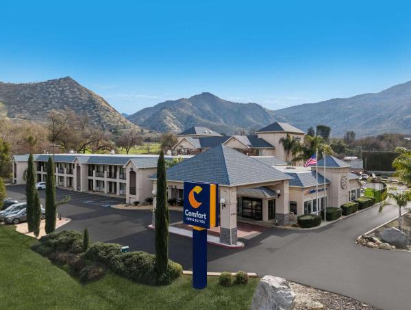 A la foto es mostra l'objecte Comfort Inn & Suites Sequoia Kings Canyon situat a la ciutat de Three Rivers.