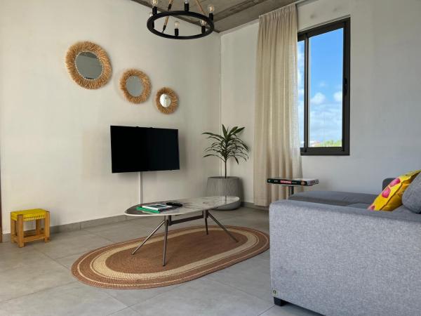 Cosy 2br Apts 5 Mins Walk To Pereybere Beach -Seasons Break - Mauritius