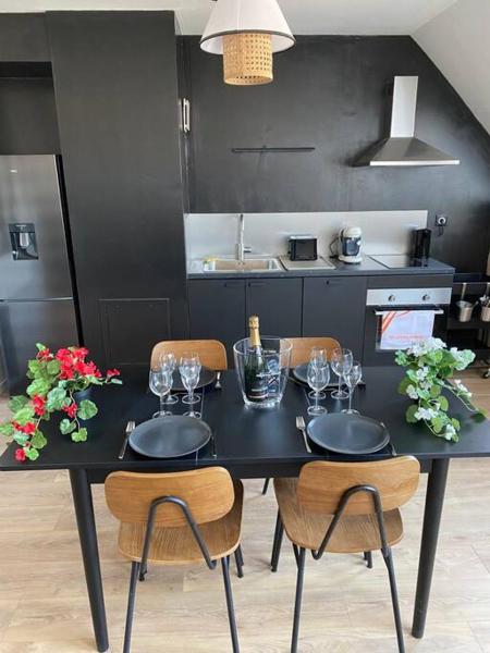 A la foto es mostra l'objecte E centre ville professeur langevin spacieux cosy situat a la ciutat de Épernay.