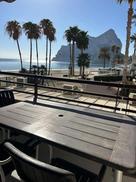 A la foto es mostra l'objecte Vistaroc - AzulenaCalpe situat a la ciutat de Calp.