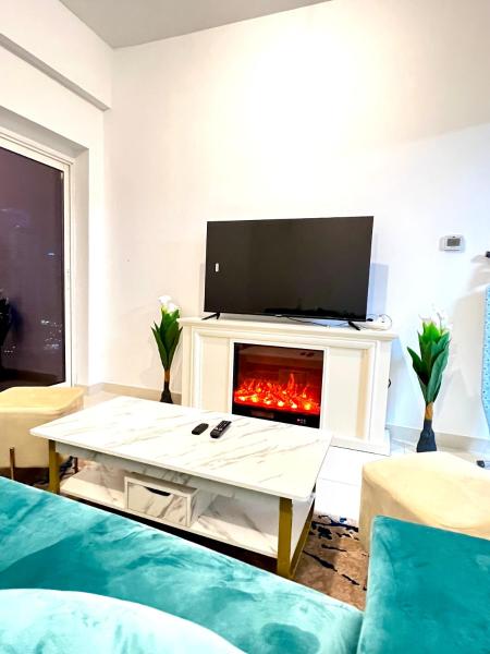 På billedet ses objektet Elegant King Bed Brand NEW 1 bhk Marina Bay beliggende i byen Dubai.