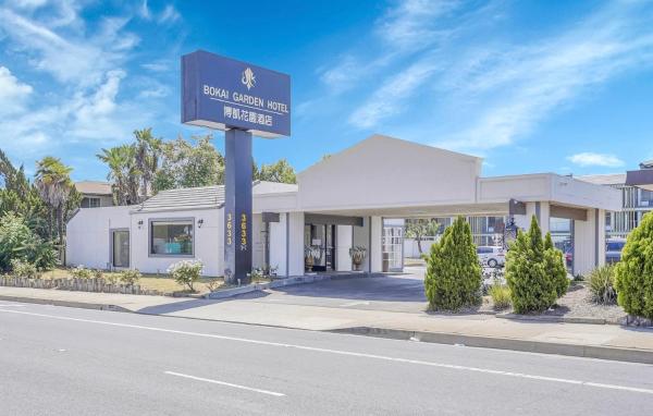 The photo shows the Bokai Garden Hotel located in the city of Rosemead.
