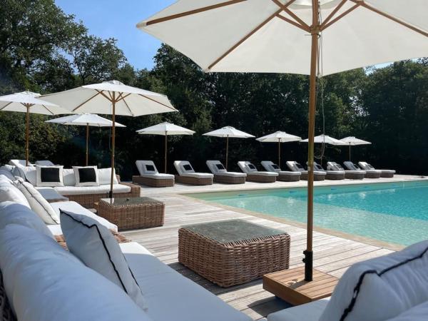 En la foto se muestra el objeto La chêneraie de Tomélou - belle propriété avec piscine chauffée et gardien ubicado en la ciudad de Sendets.