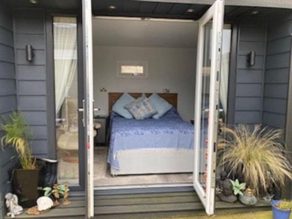 På bildet vises objektet Beautiful new Garden Annexe som ligger i byen Billinge.
