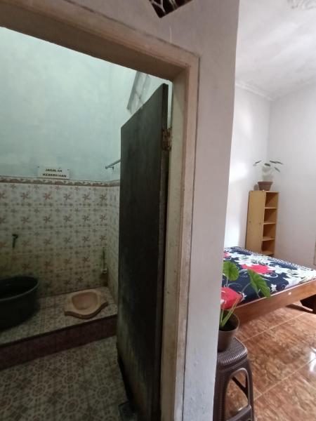Op de foto is het object IjenBromo Hub Homestay te zien, gelegen in de stad Ketapang.