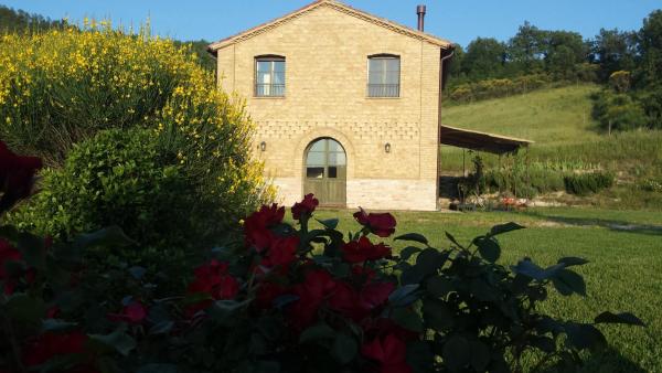 Na fotografii je vidět objekt Agriturismo Serracanina nacházející se ve městě Cagli.