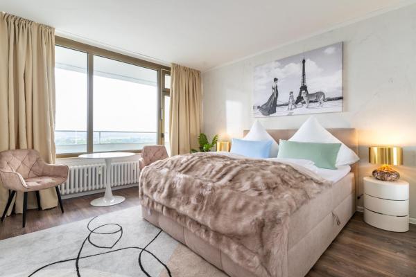 Nella foto è visibile l'oggetto RüSuite - Messe Essen I King Size Bed I 75 Zoll TV situato nella città di Essen.
