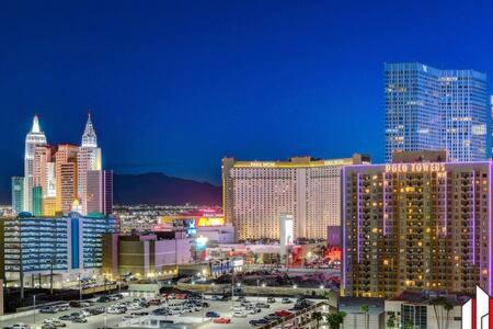 A la foto es mostra l'objecte MGM Signature-15-717 F1 Track & Strip View Balcony situat a la ciutat de Las Vegas.
